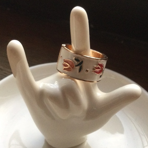 boutique item Jewelry - NEW Enamel Tulip Infinity Ring